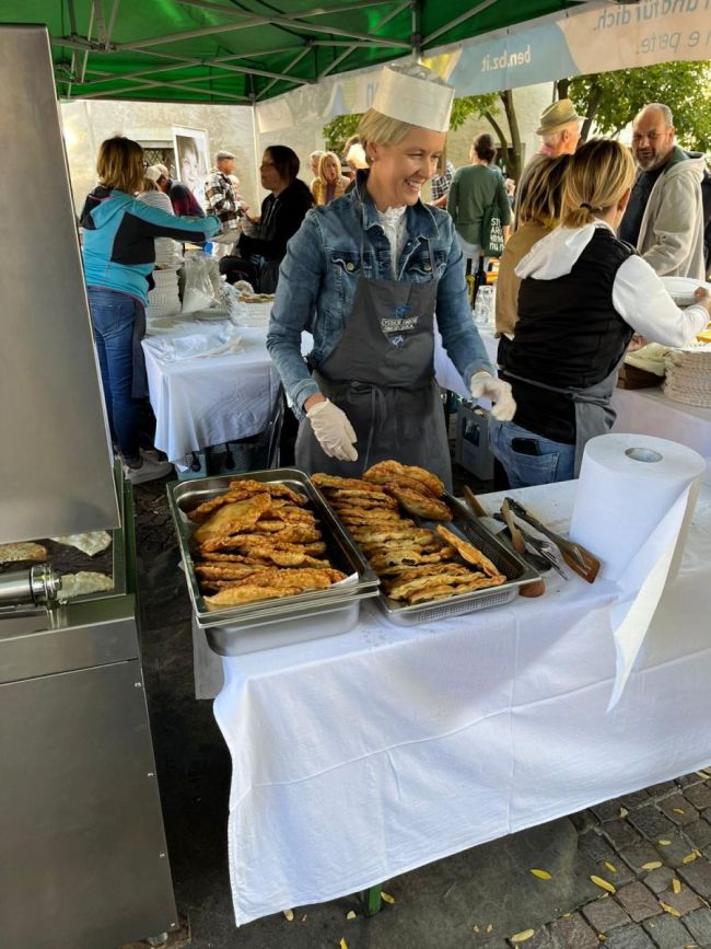 Tirtlstand am Bauernmarkt Brixen